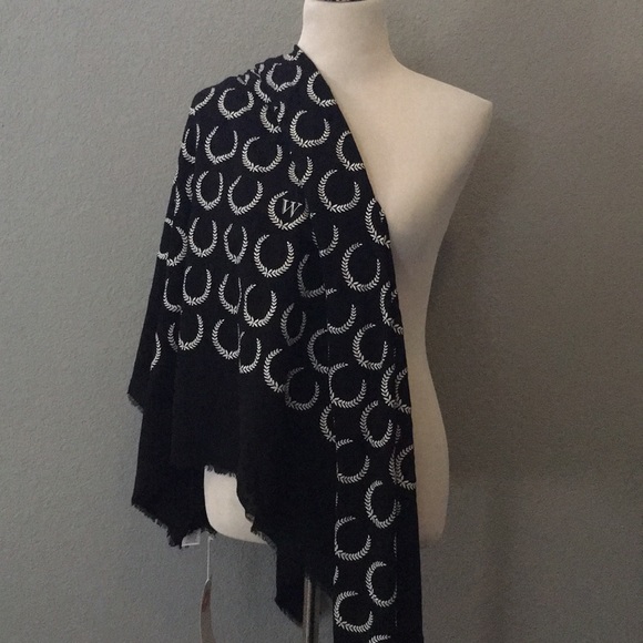 NWT Wildfox laurel garden large scarf black white - Picture 2 of 5